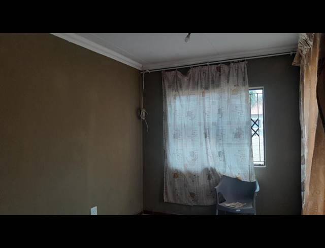 2 BEDROOM HOUSE FOR SALE IN MAHLASEDI PARK